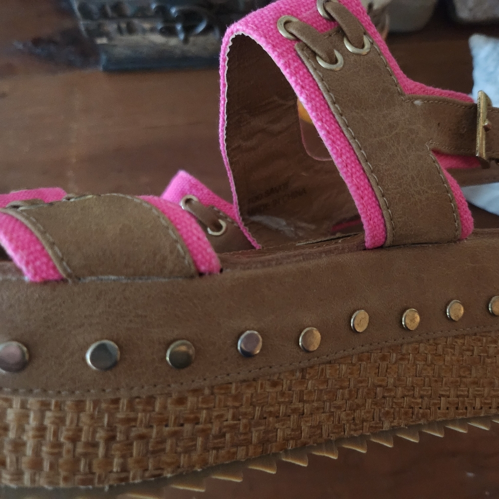 2LipsToo Sandles New Condition platform Size 5 Hot Pink